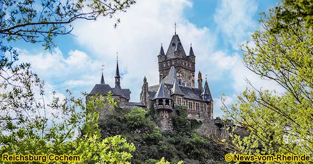 Die Reichsburg Cochem ist eine der vielen Attraktionen, die es bei einer Moseltour zu besichtigen gibt.